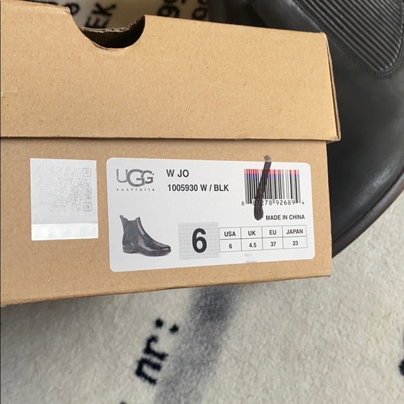 UGG Leather Booties - Picture 14 of 15